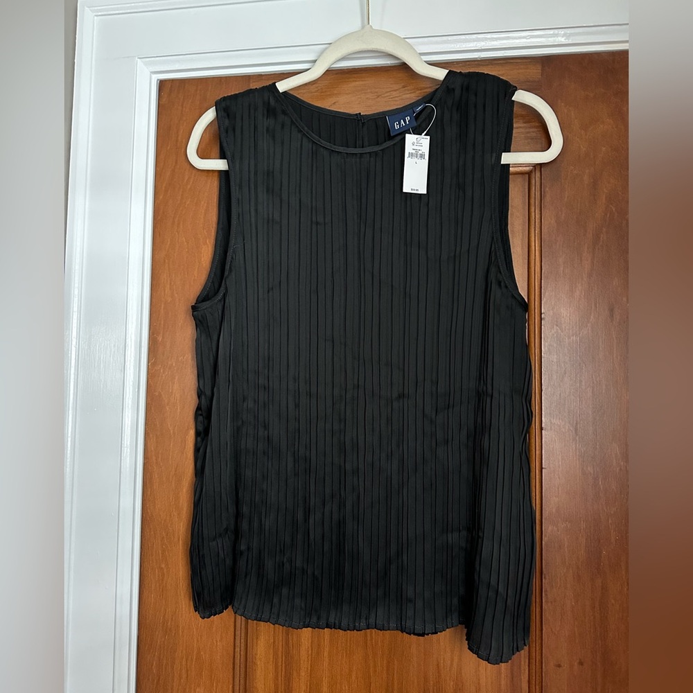 GAP Black Sleeveless Pleated Blouse